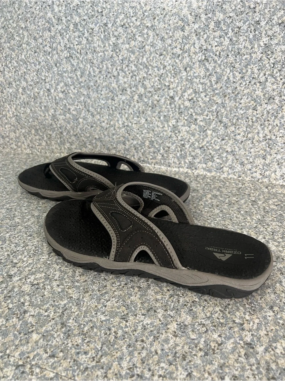 Ozark Trail Outdoor Equipment Men's Black Gray Size 11 Thong Flip Flop Sandals